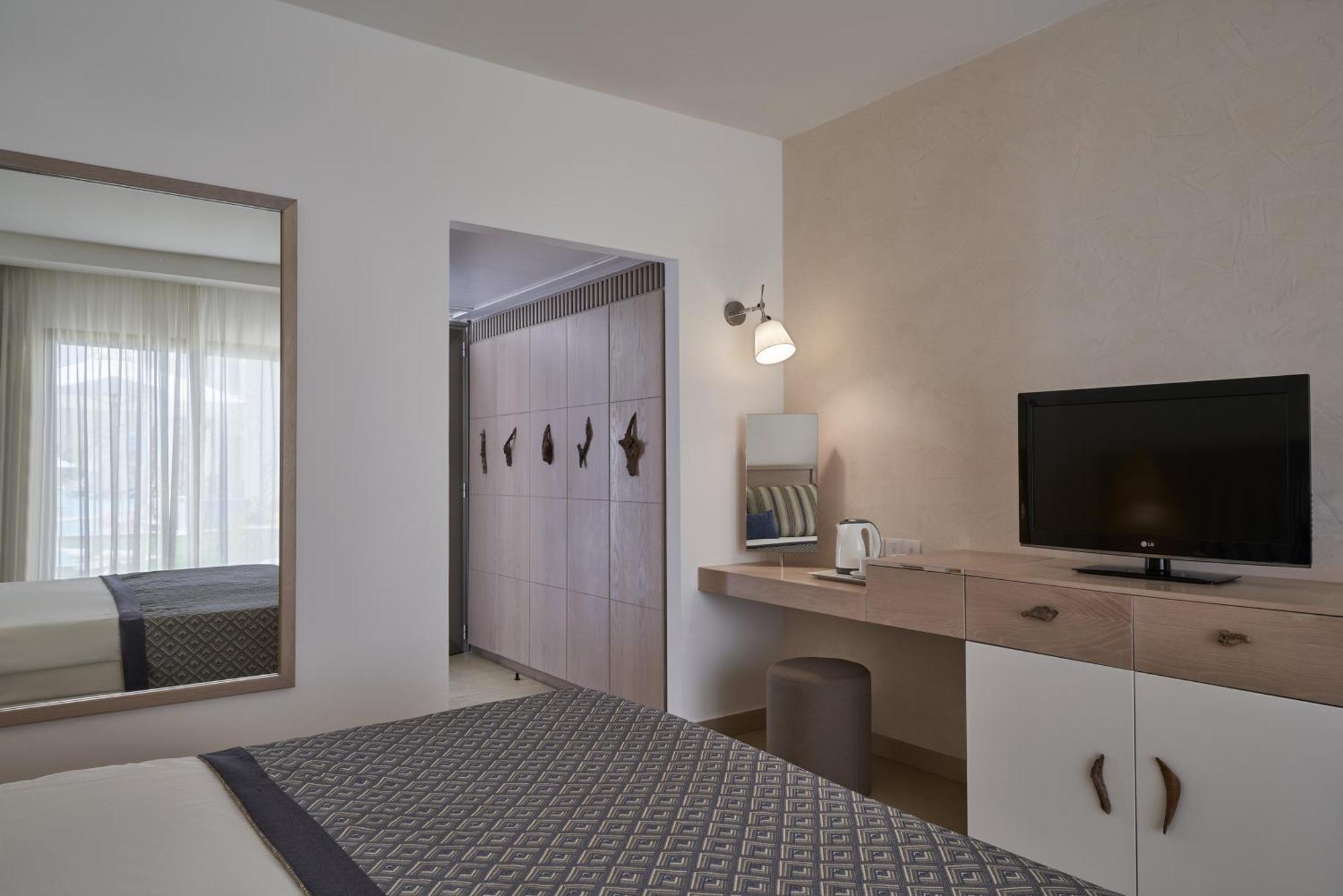 Atlantica Aeneas Resort Ayia Napa Bagian luar foto