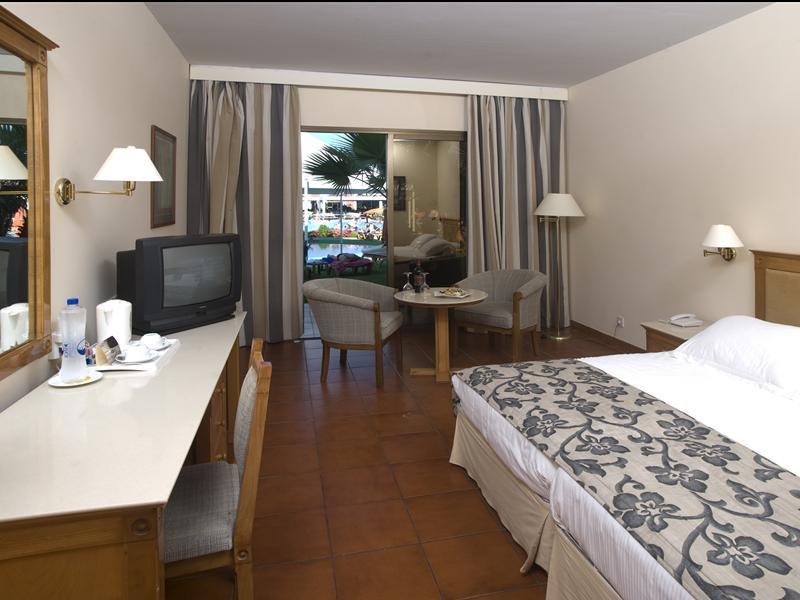 Atlantica Aeneas Resort Ayia Napa Ruang foto